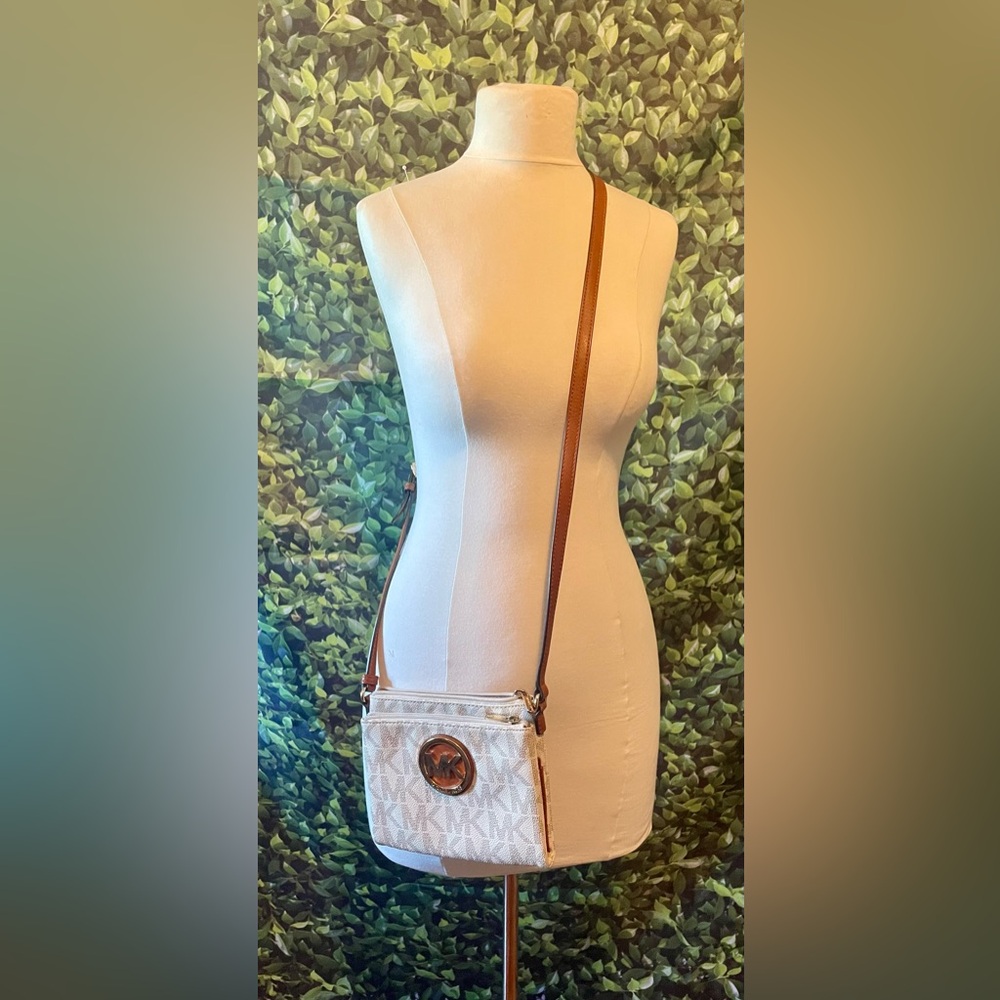 Like new Michael Kors White and Brown Crossbody Bag